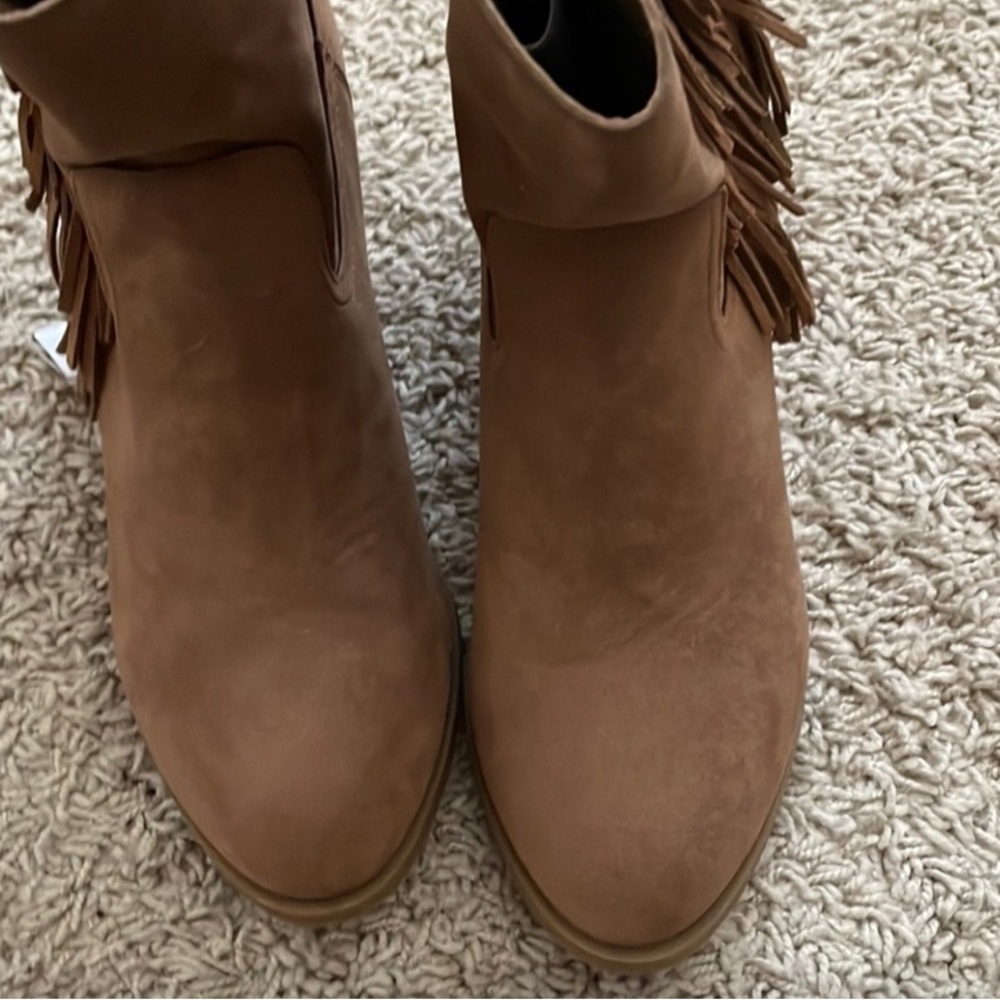 Cute suede Booties with fringe